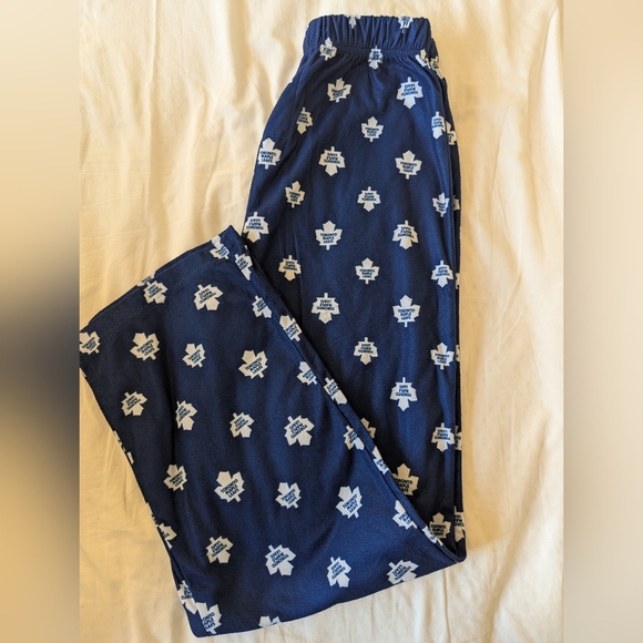NHL Toronto Maple Leafs Hockey  Team Logo Print Pyjama Youth 14/16 Women S/M - Picture 12 of 12